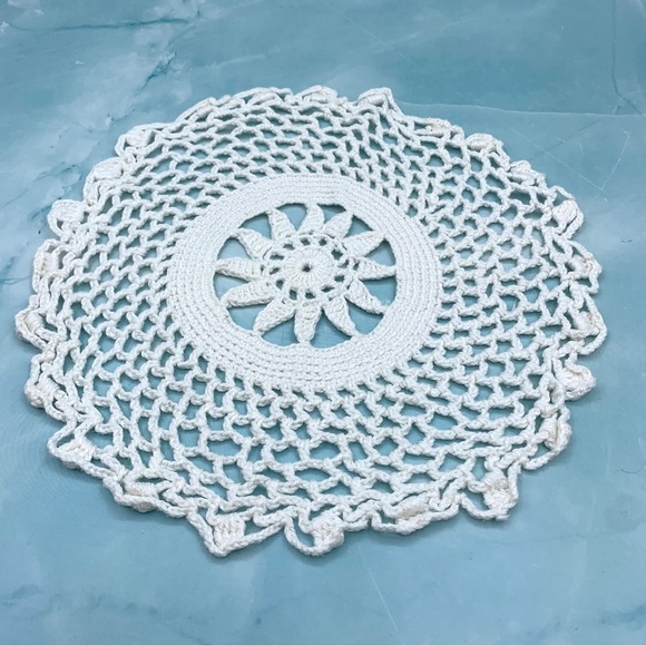 set of two vintage handmade doilies, 7" and 8" round, cream, white, sun pattern - Picture 6 of 7